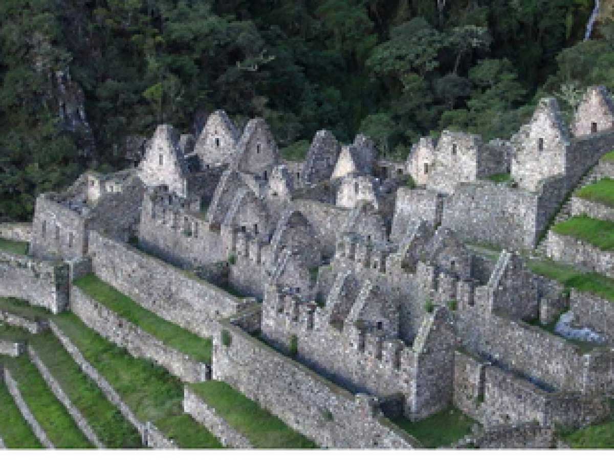 Archaeological Center of Winaywayna - Inca Trail to Machu Picchu