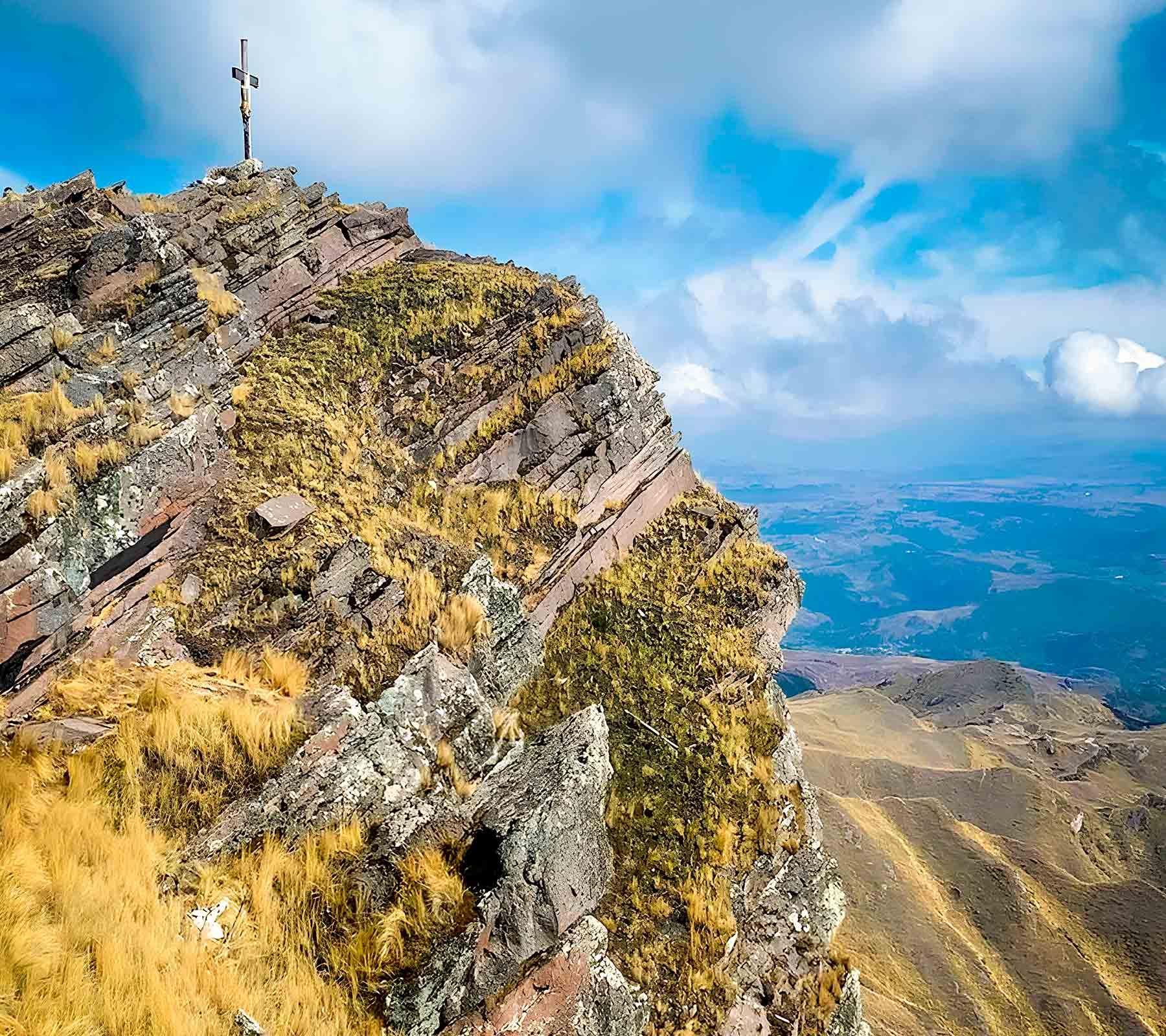 Feminine spirit of the Andean world: Apu Mama Simona