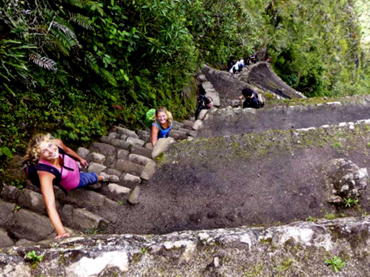 Huayna-Picchu-Death-Stairs