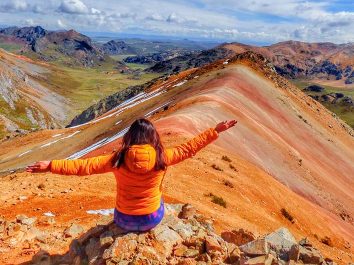 Lima has its Mountain of Seven Colors: how to get there?