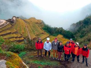 inca-trail-trek-porters-working
