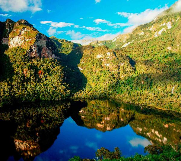 Lagoon of the Condors | Amazon Tourism