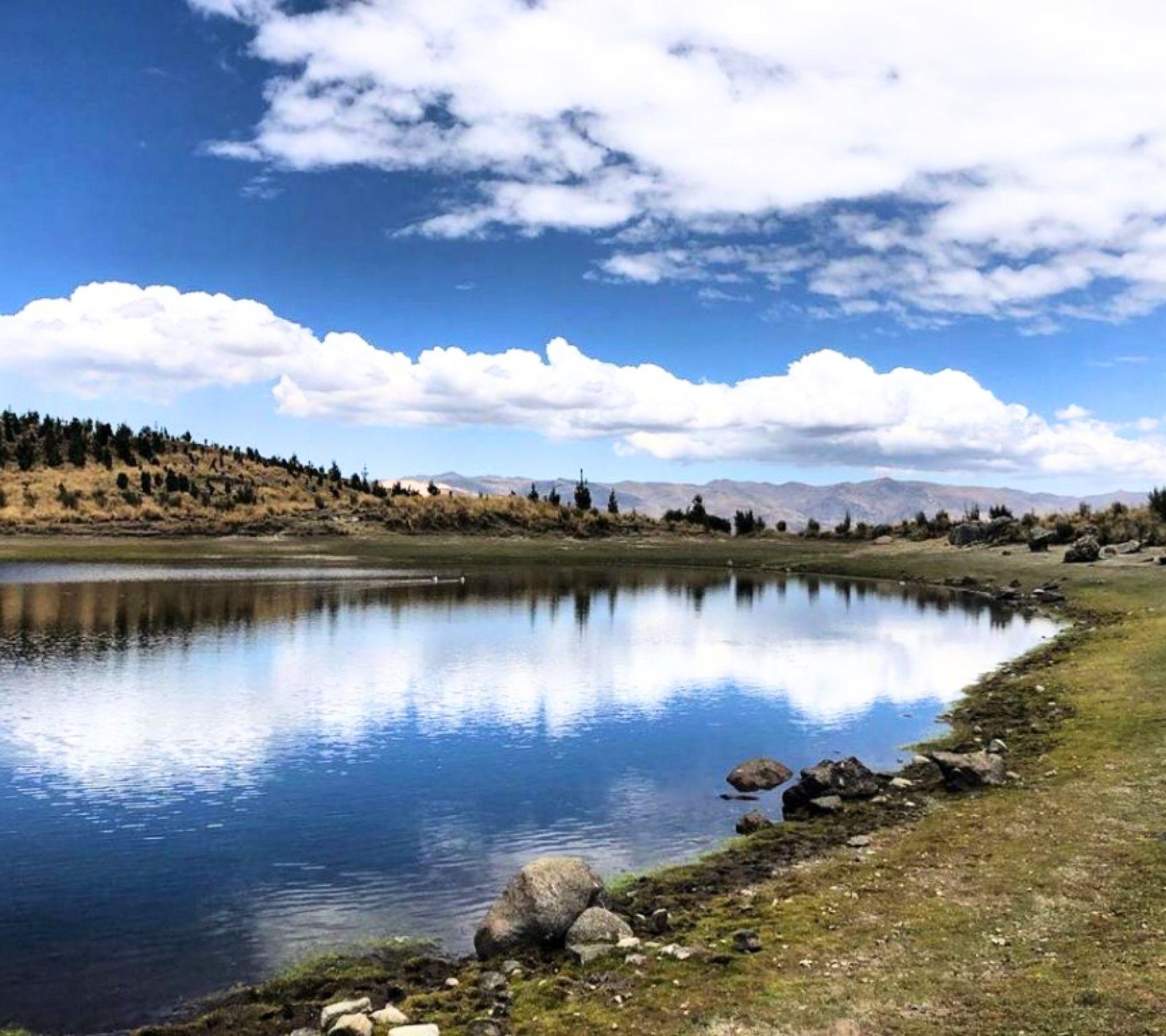 Radian Lagoon: get to know the water mirror of the Cordillera Blanca in Ancash