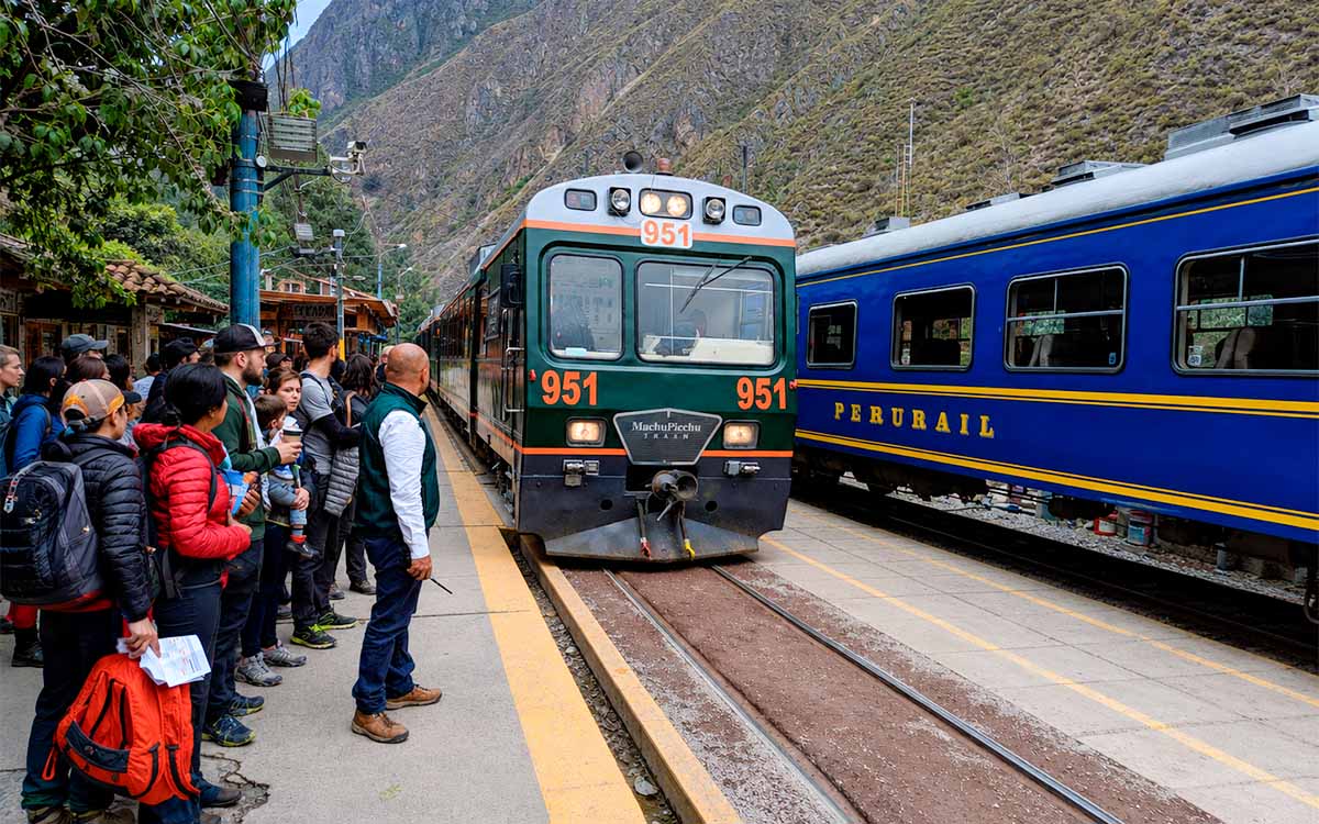 Sacred Valley to Machu Picchu train