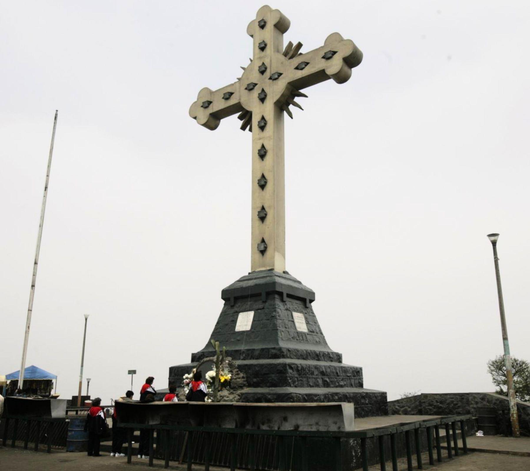 San Cristobal Hill: The Lima Viewpoint