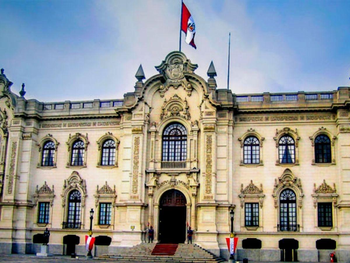 Visit the Government Palace in Lima