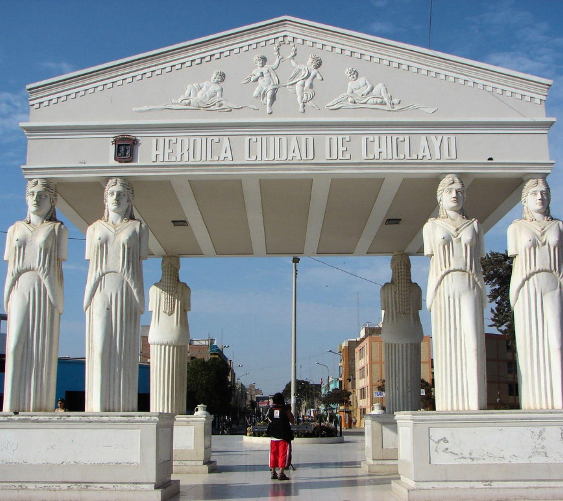Visit the sculptures of the Paseo de Las Musas in Lambayeque